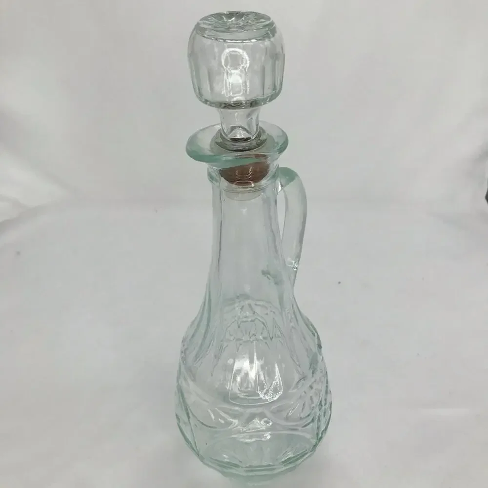 1979 Vintage Mogen David Wine Glass‎ Decanter